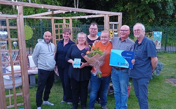 Foto van de winnaars samen met wethouder Sterenborg