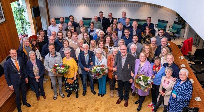 De uitreiking in het gemeentehuis in Stadskanaal