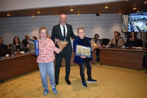 Burgemeester van Stadskanaal met de Kinderburgemeester