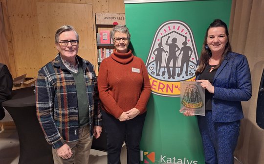 Wethouder Klaas Pals met initiatiefnemers 'Kern met Pit'