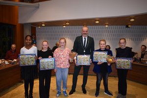 Burgemeester van Stadskanaal met de Kinderburgemeester