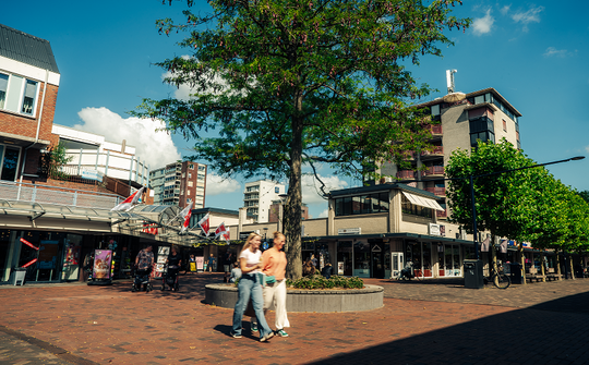 Twee inwoners in het centrum van Stadskanaal.